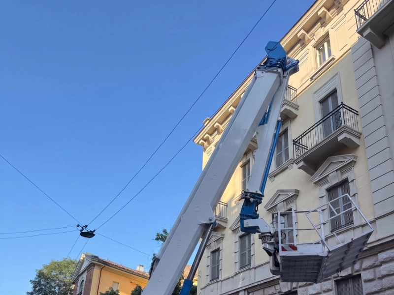 noleggio-autoscale-per-traslochi-e-movimentaioni-in-quota-milano